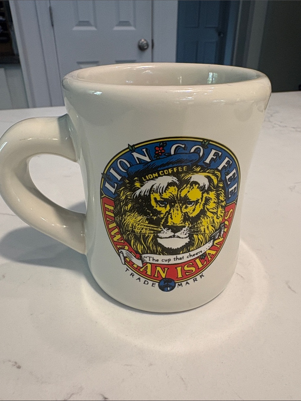 Vintage Lion Coffee Hawaiian Islands Mug Heavy Restaurant Ware Diner Cup